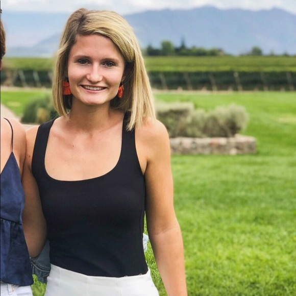 Meet your Posher, Charlotte - Picture 1 of 3